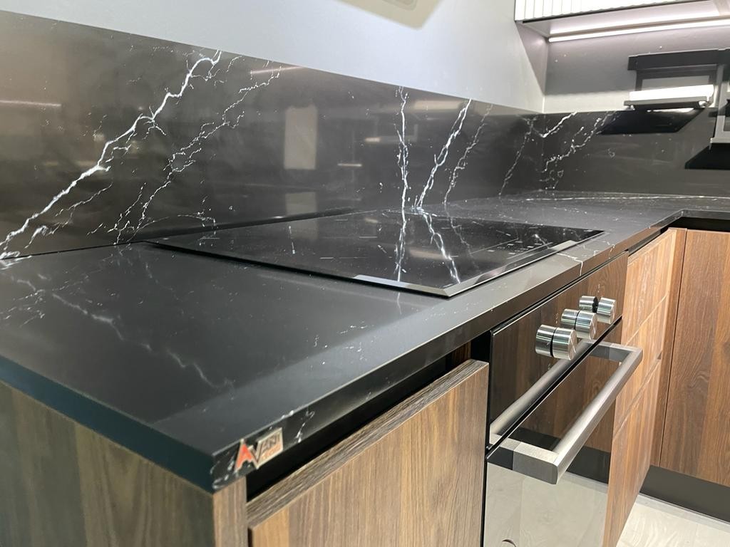 Готовое изделие. Кухня. Avant Quartz 7060 Калакатта Мон-Сен-Мишель. Фото 1