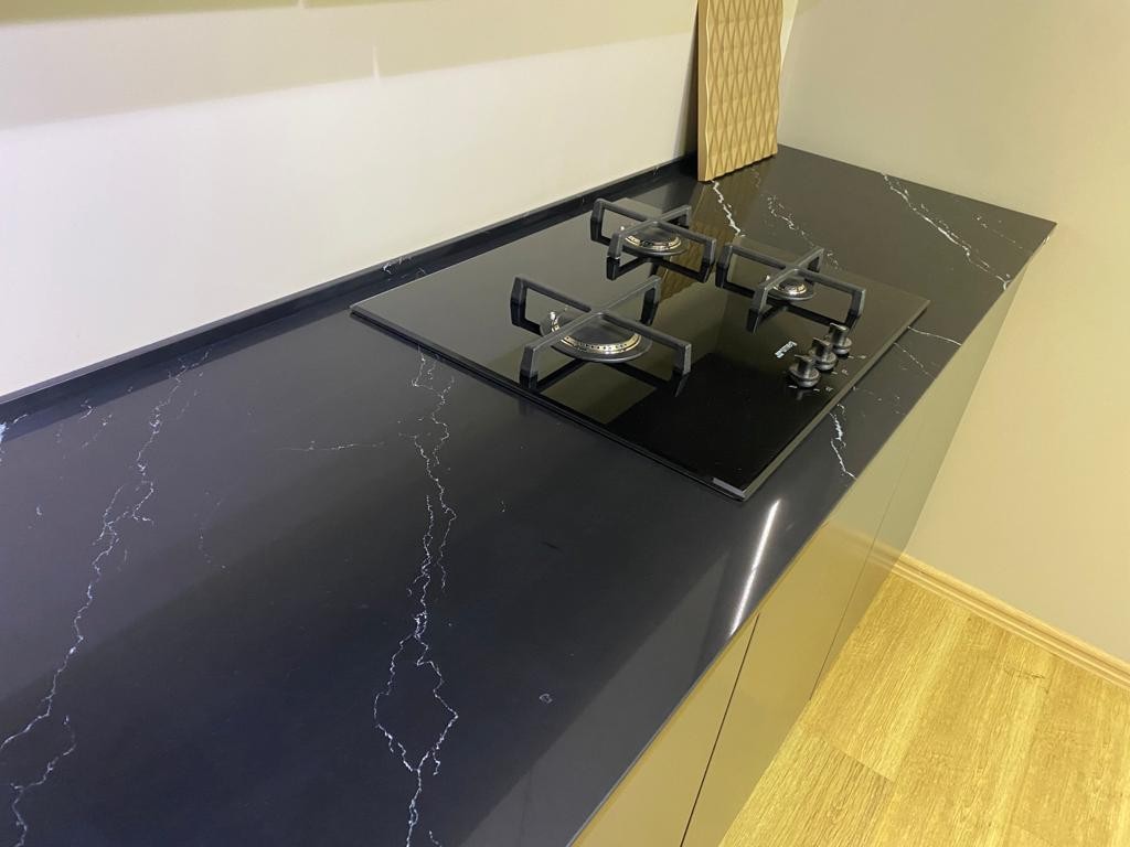 Готовое изделие. Кухня. Avant Quartz 7060 Калакатта Мон-Сен-Мишель