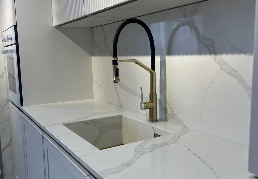 Готовое изделие. Кухня. Avant Quartz 7070 Калакатта Версаль. Фото 1