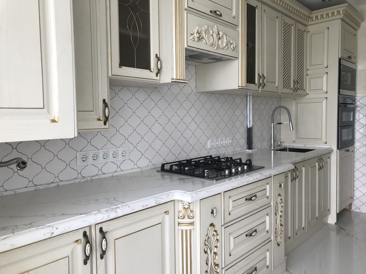 Готовое изделие. Кухня. Avant Quartz 7470 Калакатта Беарн