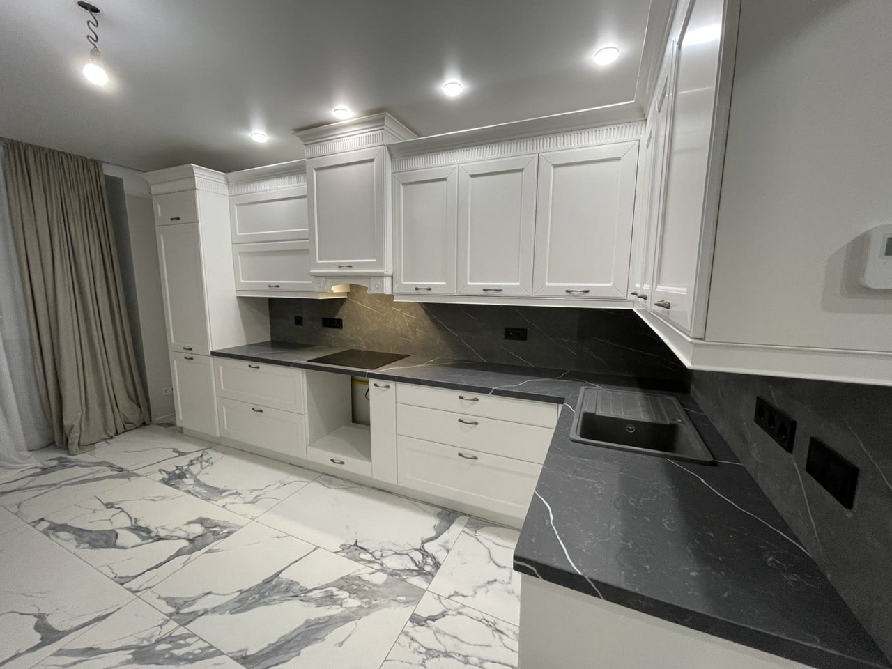 Готовое изделие. Кухня. Avant Quartz 7670 Калакатта Кассель