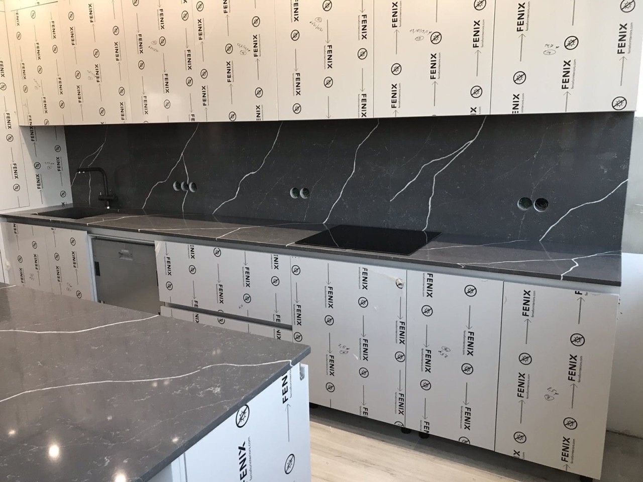 Готовое изделие. Кухня. Avant Quartz 7670 Калакатта Кассель