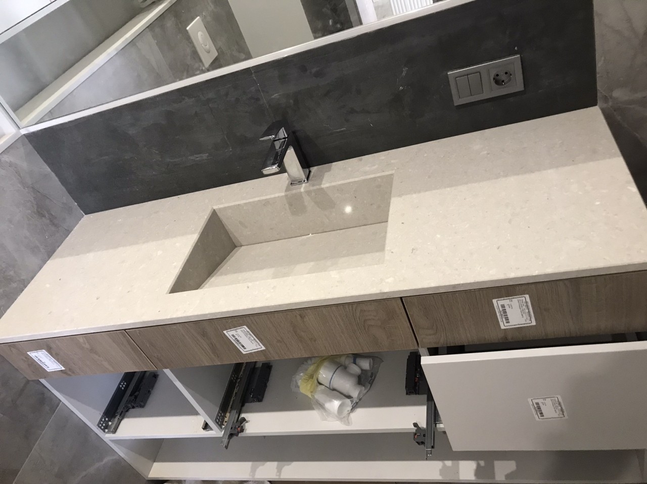 Готовое изделие. Мойка. Caesarstone 4130 Clamshell