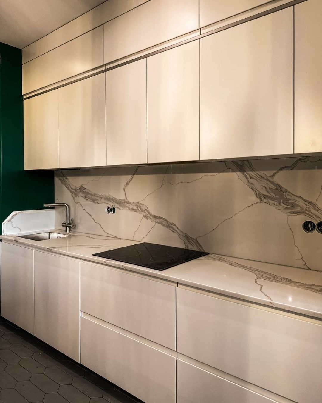 Готовое изделие. Oshxona. Noblle Quartz Q703 Calacatta Borghini. Фото 2