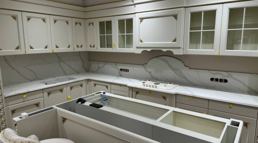Готовое изделие. Кухня. Avant Quartz 7070 Калакатта Версаль