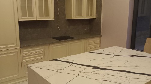 Готовое изделие. Кухня. Avant Quartz 7300 Калакатта Аяччо