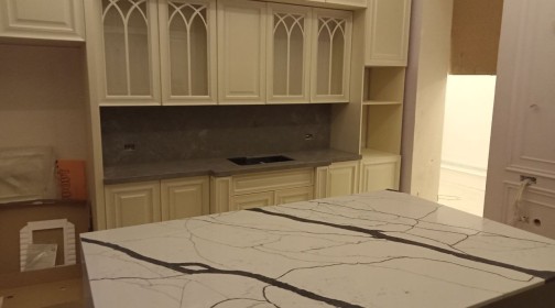 Готовое изделие. Кухня. Avant Quartz 7300 Калакатта Аяччо